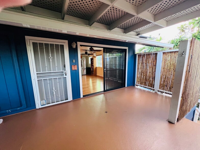 Building Photo - 293 Alaume St