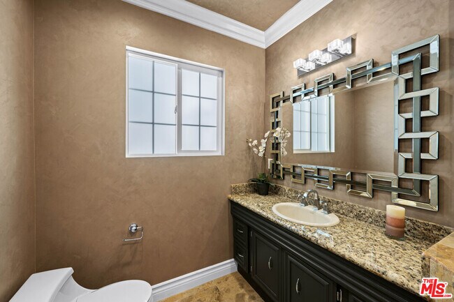 Building Photo - 2563 Hutton Dr