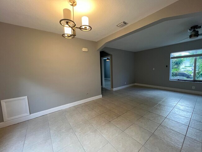 Building Photo - 113 Edwards Ln