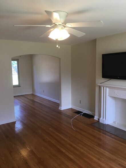 Building Photo - 1869 N Star Rd