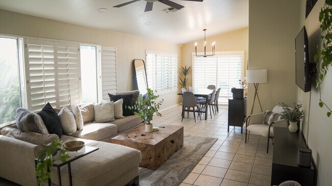 Building Photo - 3915 E Renee Dr