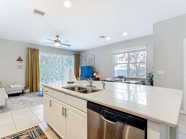 Building Photo - 10525 Oakside Dr