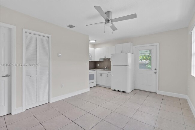 Building Photo - 2309 SW 62nd Ave