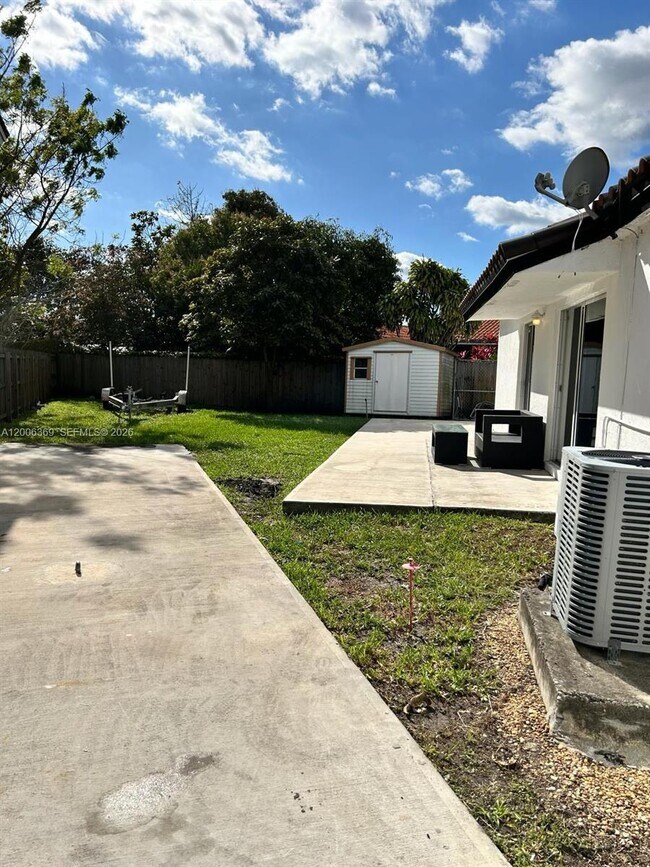 Building Photo - 820 NW 132nd Ct