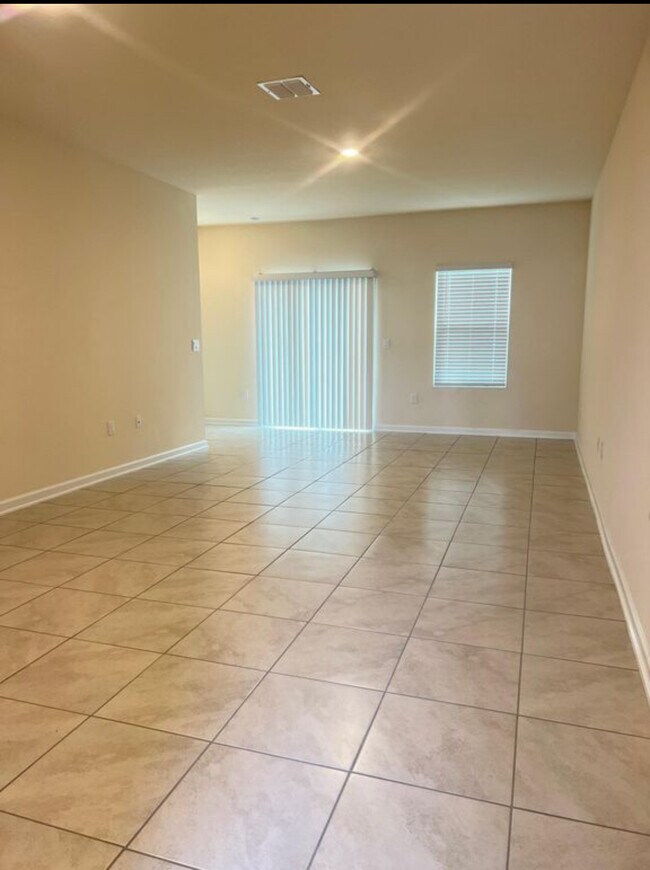 Building Photo - 131 Pomona Wy