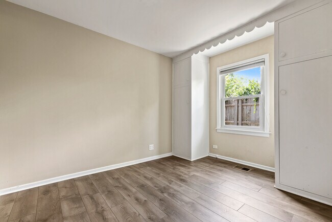 Building Photo - 1514 N Washington St