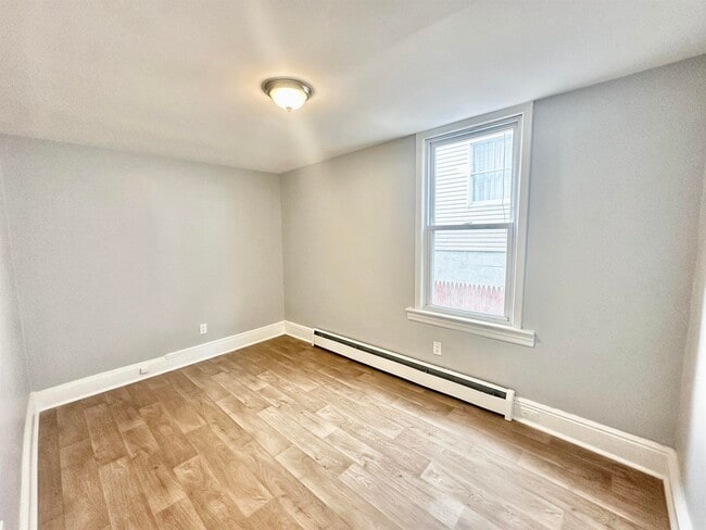 Building Photo - 130 Grant Ave