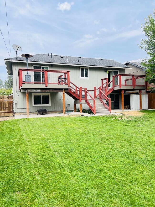 Building Photo - 4124 E 32nd Ave