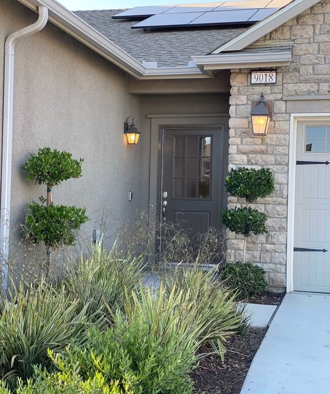 Building Photo - Unbelievable find. Fully furnished 2 or 3 Bedroom house in Seventh Standard Road area