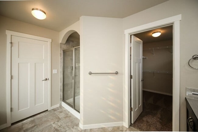 Building Photo - 4 Bedroom Home in Wellington