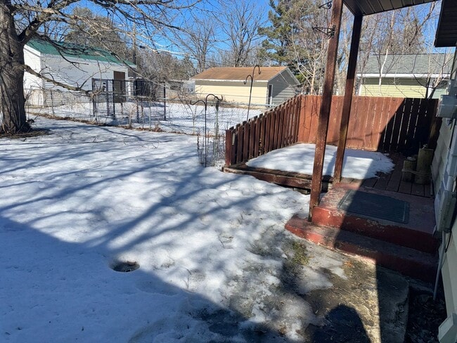 Building Photo - 2 Bedroom/ 1 Bath Home