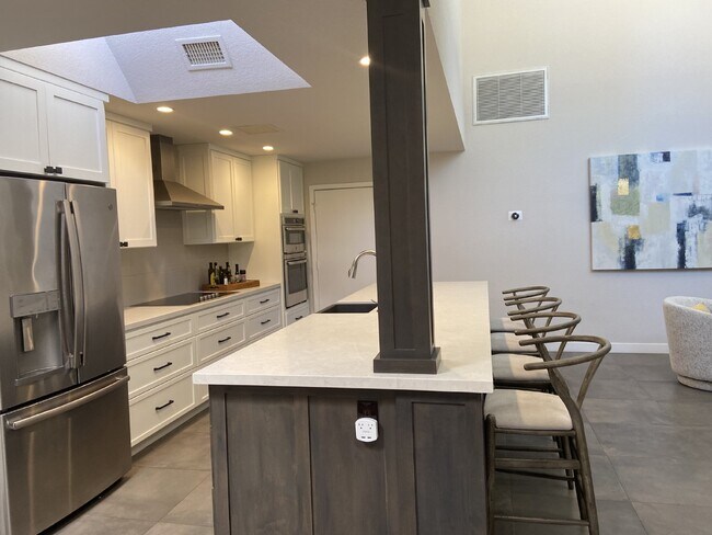 Building Photo - Rare Three Bedroom, Three Bath Biltmore Co...