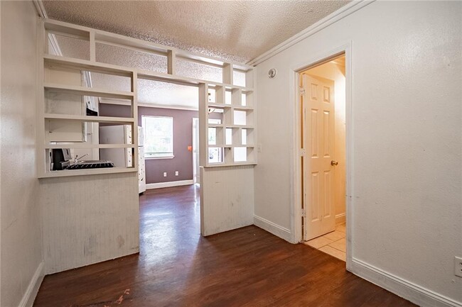 Building Photo - 413 Ewalt Ave