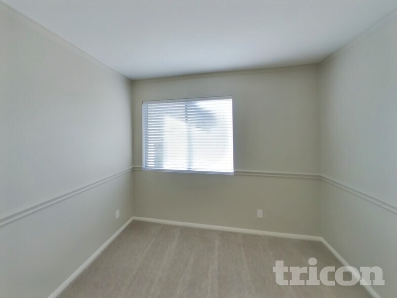 Building Photo - 697 Senator Ct