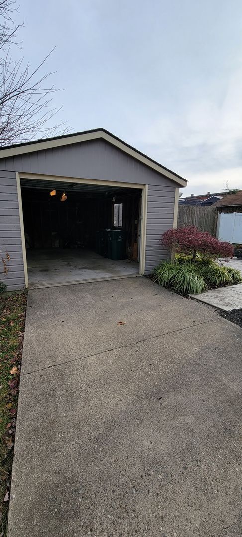 Building Photo - Oakley Home - 3 Bed, 1.5 Bath
