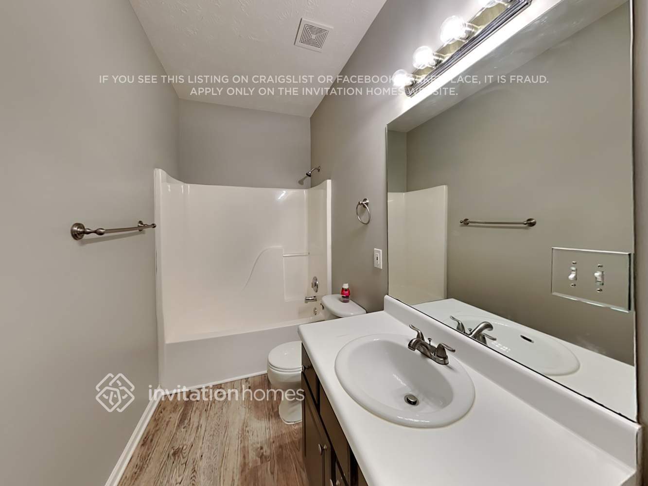 Building Photo - 2015 Towne Park Dr