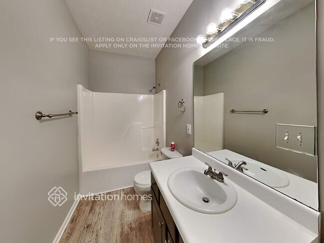 Building Photo - 2015 Towne Park Dr