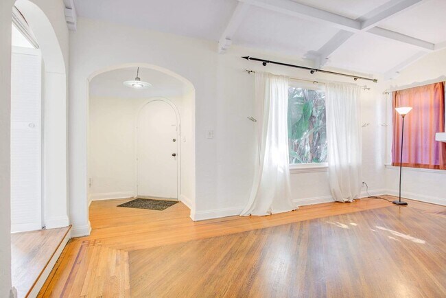 Living room - 2372 Overland Ave