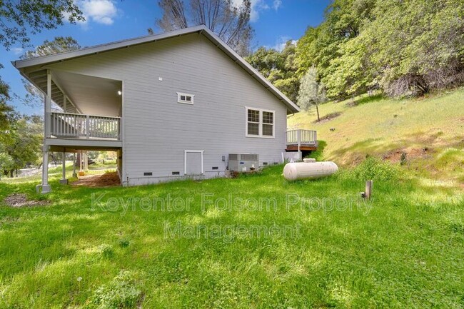 Building Photo - 5456 Oak Leaf Cir