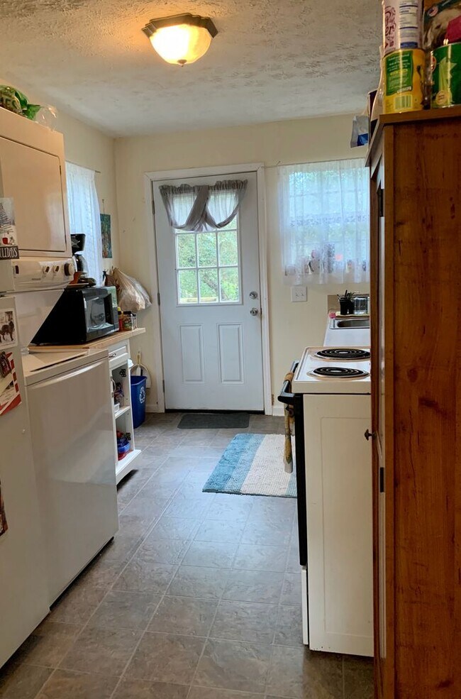 Building Photo - Normaltown Area Home! Available August 2026