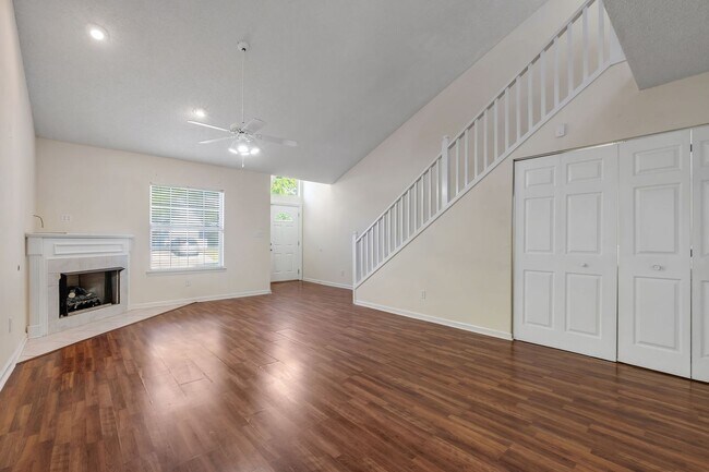 Building Photo - NE Tallahassee Townhome with Community Pool