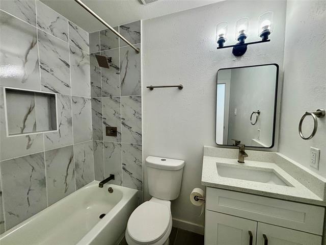 Building Photo - 8835 Township Ct