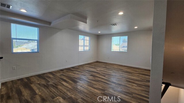 Building Photo - 213 W 43rd St