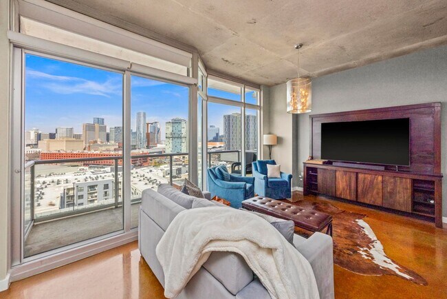 Building Photo - 600 12th Ave S