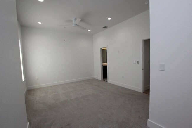 Building Photo - 203 Paschal St