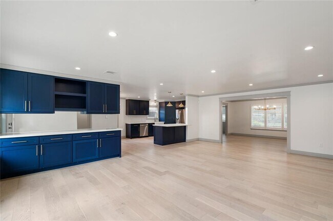 Building Photo - 1075 Curtin St