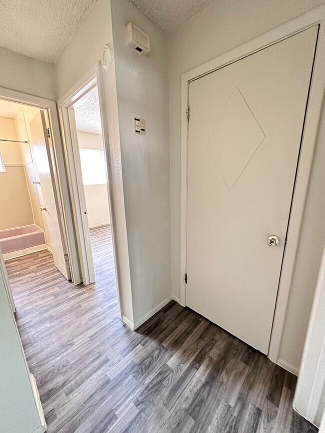 Building Photo - 3215 Morris St NE