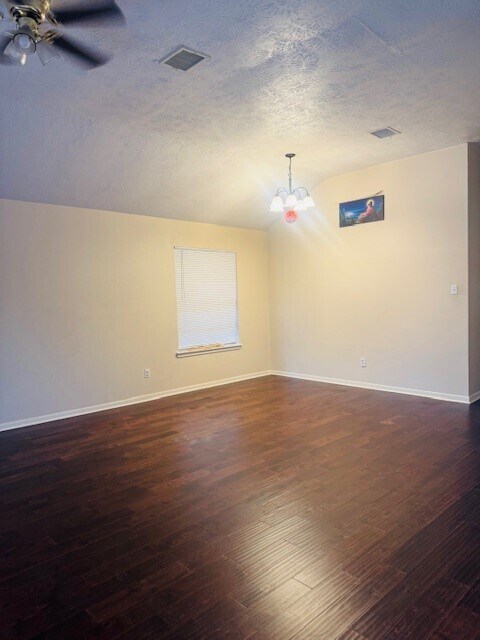 Building Photo - 543 Rivergrove Dr