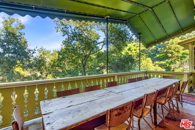 Building Photo - 2049 Oakstone Way