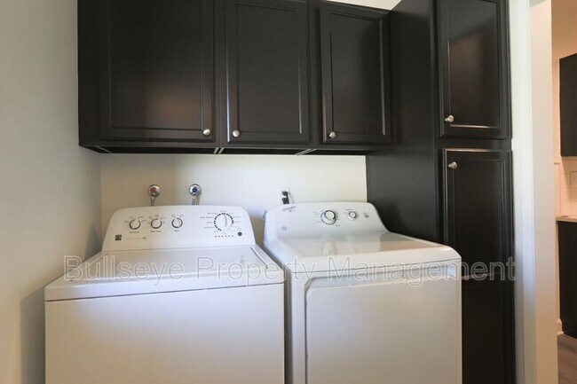 Building Photo - 3137 N 20th Pl