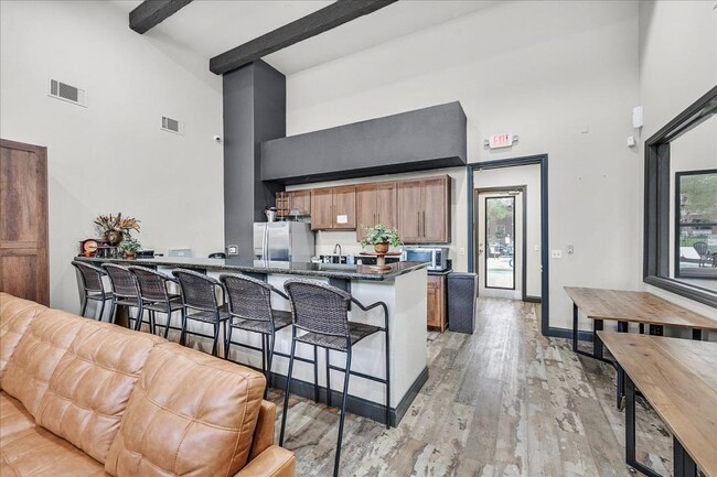Building Photo - 555 E Silverado Ranch Blvd