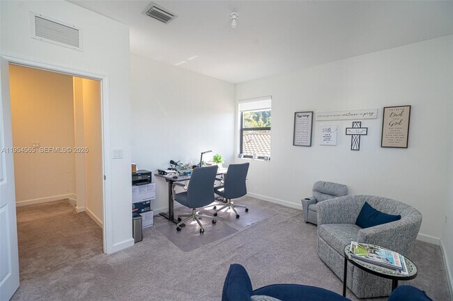 Building Photo - 139 NE 27th Terrace