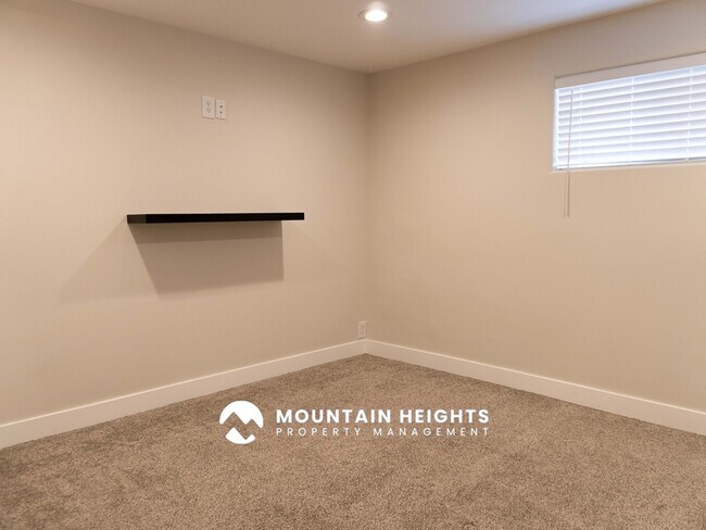 Building Photo - 8589 Kings Hill Dr