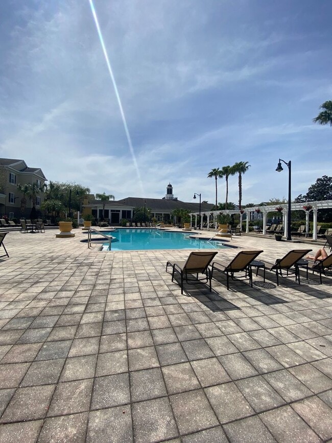 Building Photo - Beautiful 2 bed/2bath 2nd floor townhome i...