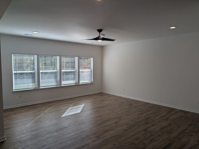 Building Photo - NEW HOUSE Stonebridge Golf Course Views - ...