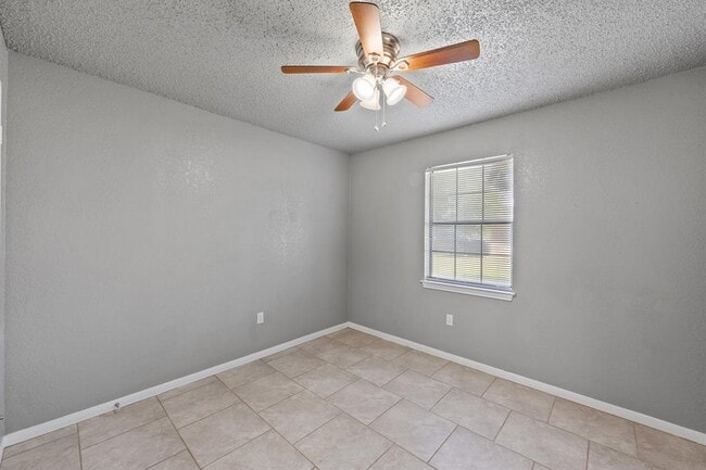 Building Photo - 580 Plaza Ct