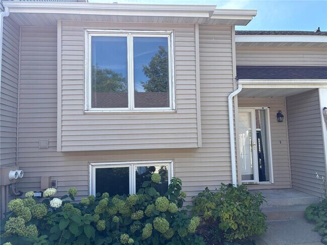 Building Photo - 10277 Arrowwood Dr