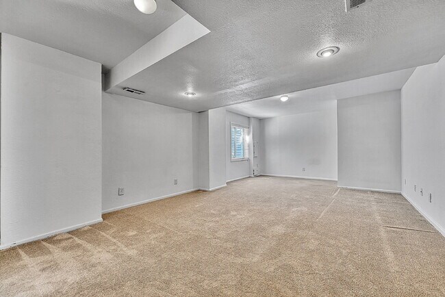 Building Photo - $2,650, 4-bed, 3-bath, 2175 sq ft ranch st...