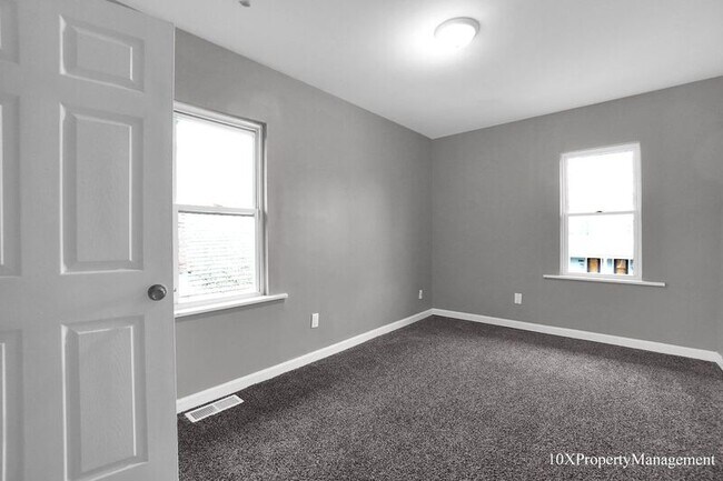 Building Photo - 280 S Warren Ave