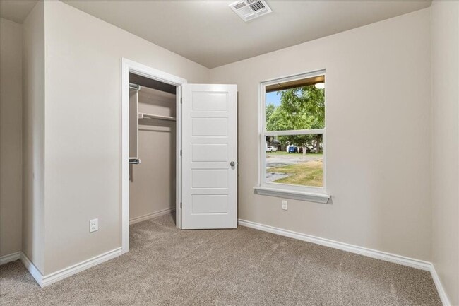 Building Photo - 410 Grove St