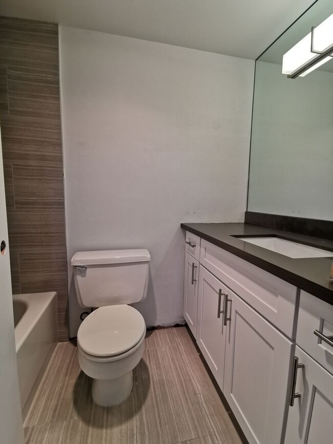 Building Photo - Brand new renovated 1 bedroom, 1 bath cond...