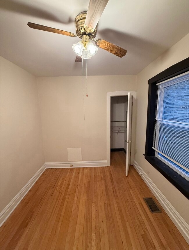 Building Photo - 2653 N Marshfield Ave
