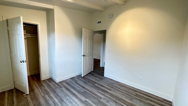 Building Photo - Remodeled 3 bd in Vista with large garage