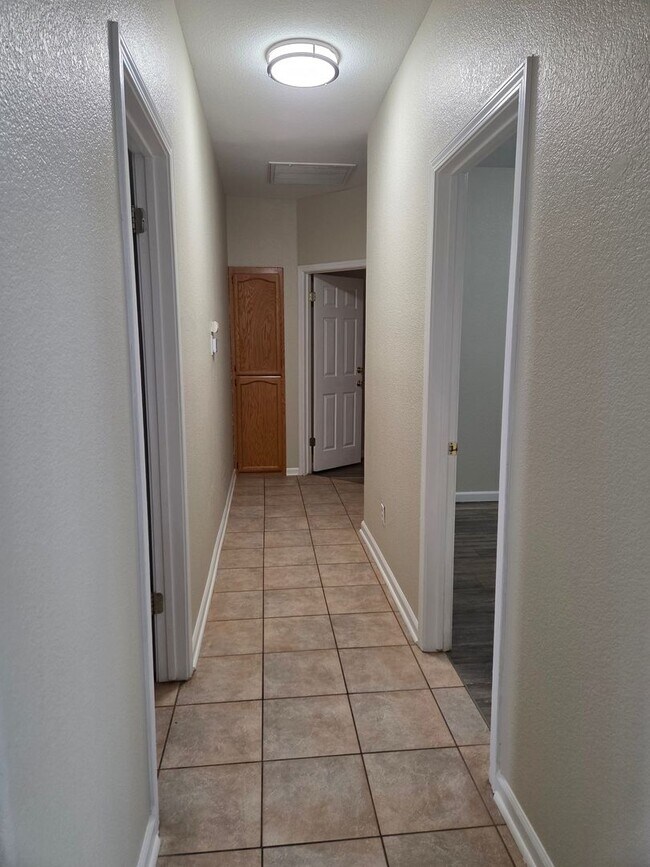 Building Photo - Cobble Hills Community - 3 Bdrm, 2 Bath