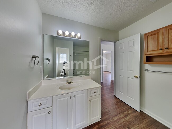 Building Photo - 121 Sandy Ln