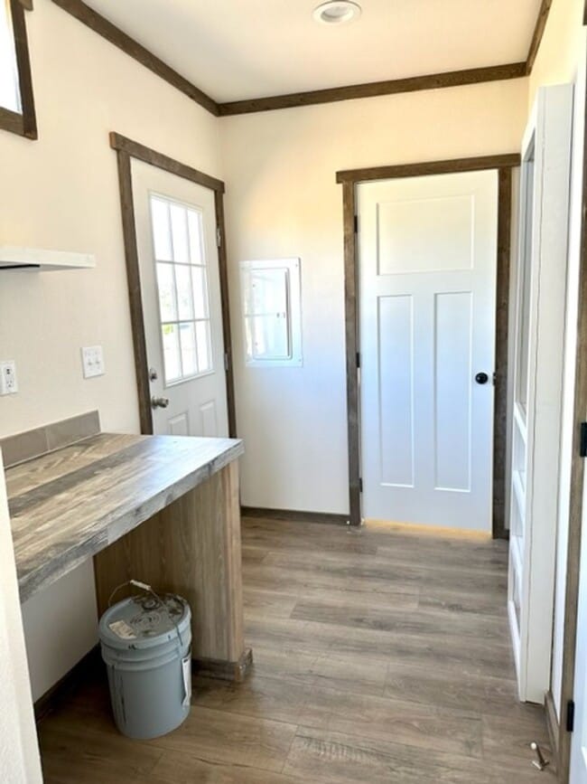 Building Photo - Stunning interior of this single level hom...